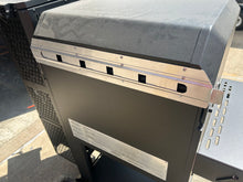 Load image into Gallery viewer, 600 Rear Vent Slide