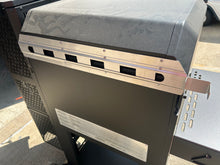 Load image into Gallery viewer, 600 Rear Vent Slide